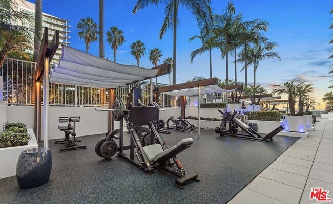 Building Photo - 13700 Marina Pointe Dr