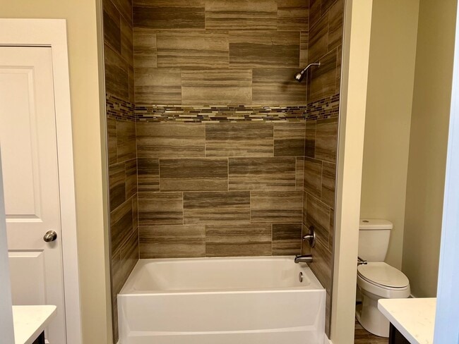 Building Photo - For Rent - 4 Bedroom, 2 Bath, Valley View!