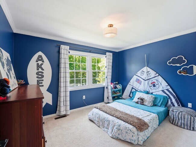 Building Photo - Freshly Refined Home with Generous Space and Timeless Appeal