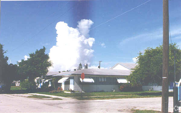 Building Photo - Sheridan Manor