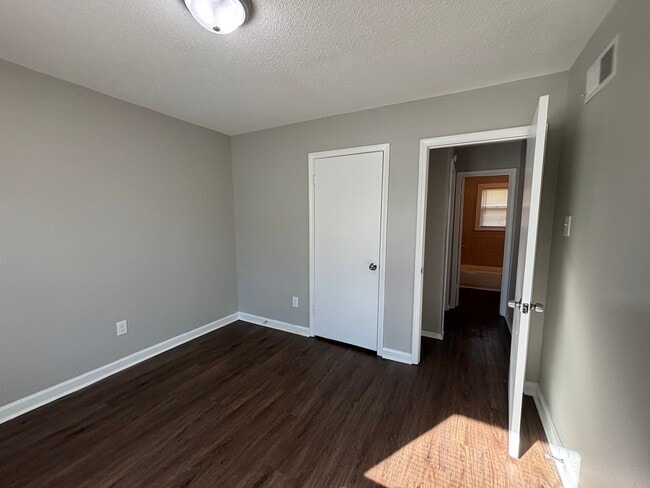 Building Photo - 3803 Kalamath Cove