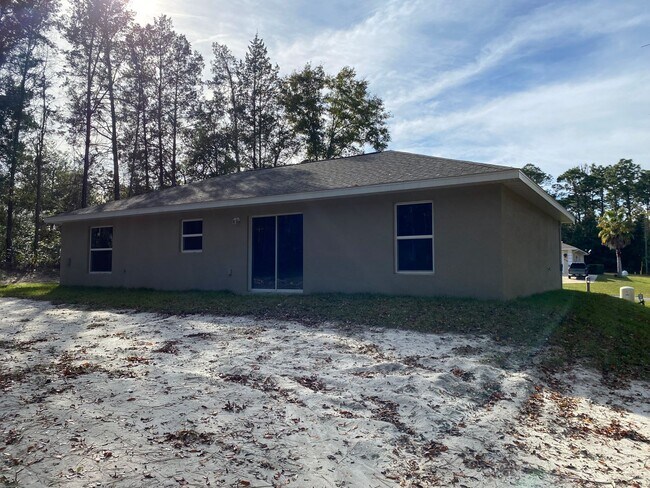 Building Photo - Custom Home - Desirable SW Dunnellon Neighborhood 3/2/2  Won't Last