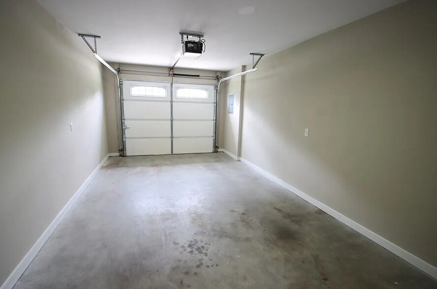 Building Photo - 3811 McBroom Chapel Rd