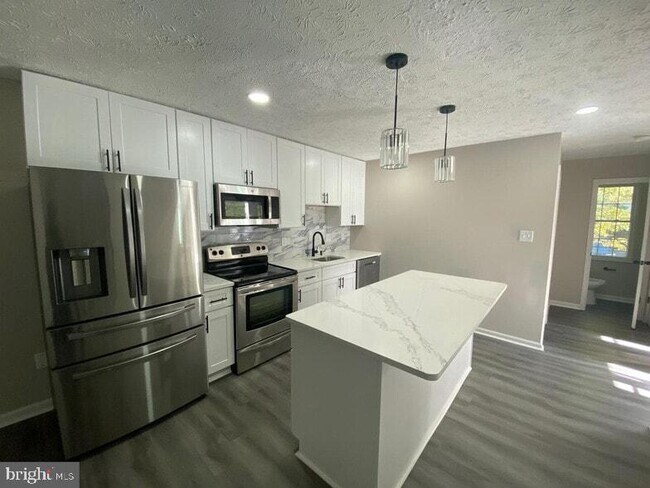 Building Photo - 13511 Ambassador Dr