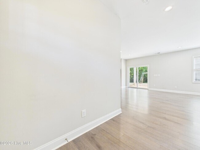 Building Photo - 478 Atwood Dr