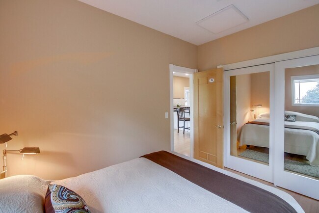 Building Photo - 2455 Presidio Dr