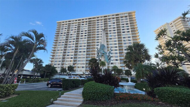 Building Photo - 300 Bayview Dr