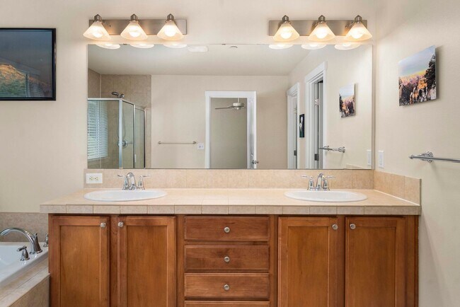 Building Photo - 2030 Nelson St