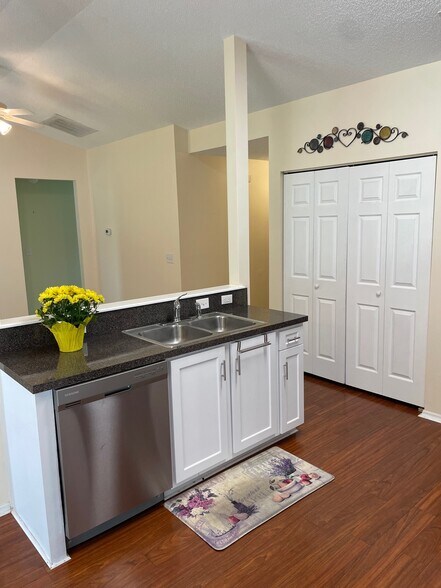 Building Photo - 356 Bellegrove Dr
