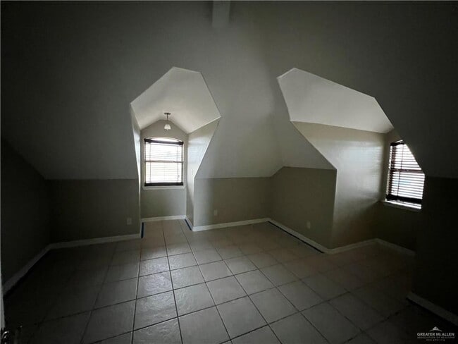 Building Photo - 18 South Dr