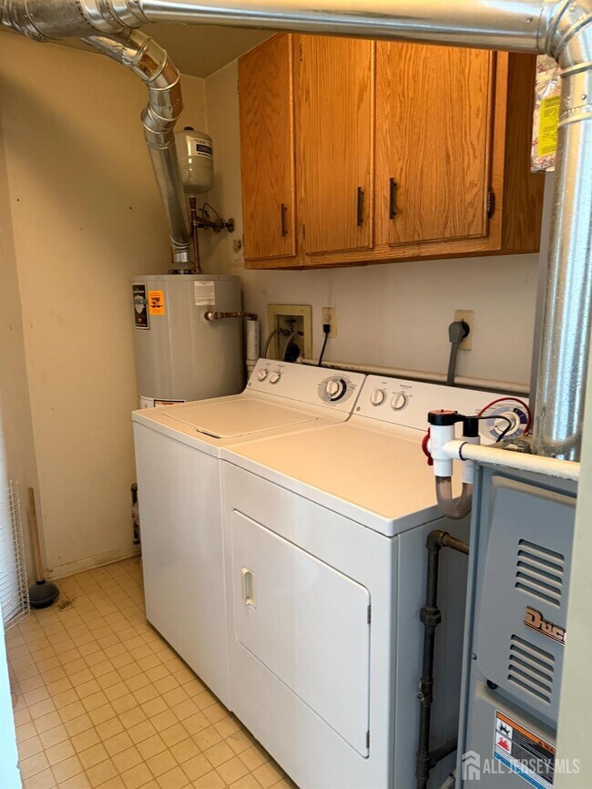 Building Photo - 5083 Beech Ct