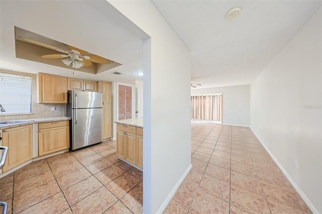 Building Photo - 611 Lively Dr