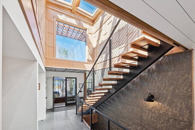 Building Photo - 113 S Edgemere St