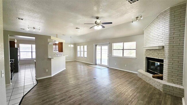 Building Photo - 1609 Rocky Mountain Way