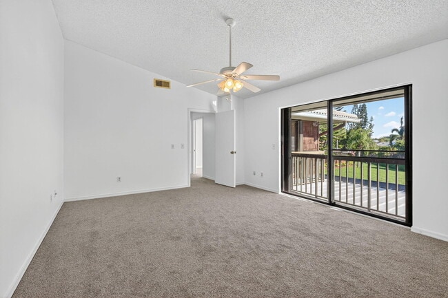 Building Photo - 3004 SE Round Table Dr