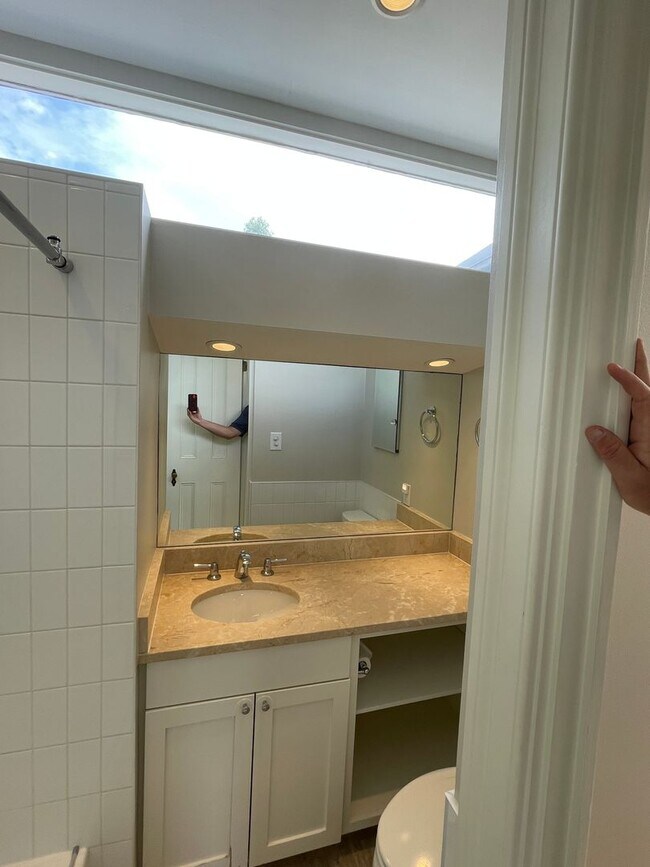 Building Photo - Georgetown Splendor with Garage Parking