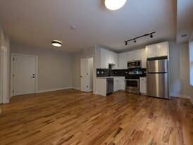 Building Photo - 653 W Wrightwood Ave