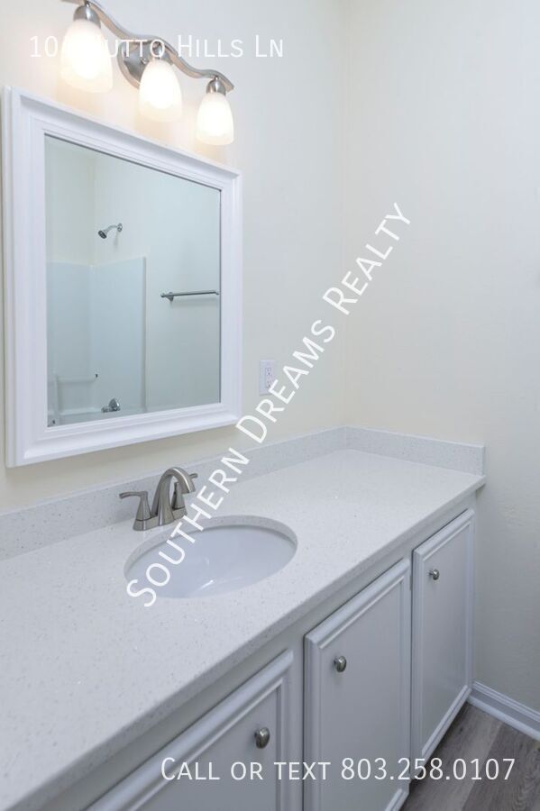 Building Photo - 104 Hutto Hill