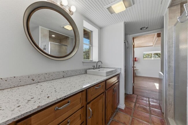 Building Photo - 729 Nomad Dr