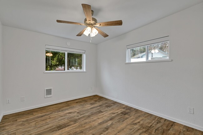 Building Photo - Beautiful Updated Rambler in Bonney Lake!