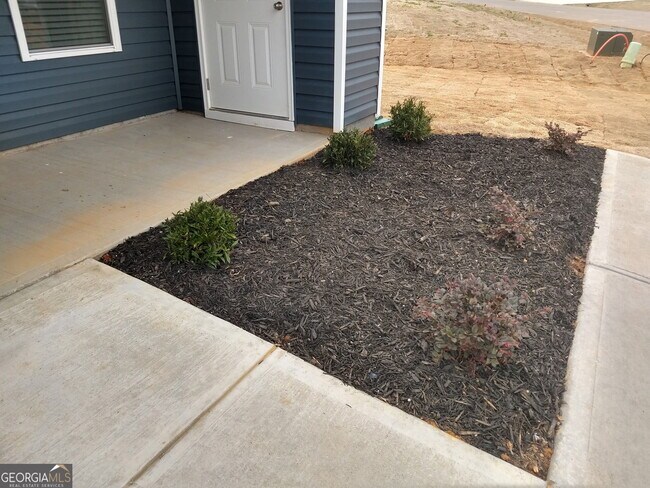 Building Photo - 51 Lk Ter Dr