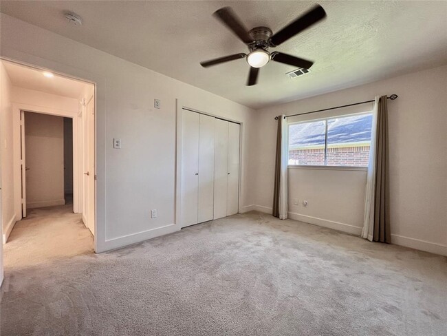 Building Photo - 5015 Summit Lodge Dr