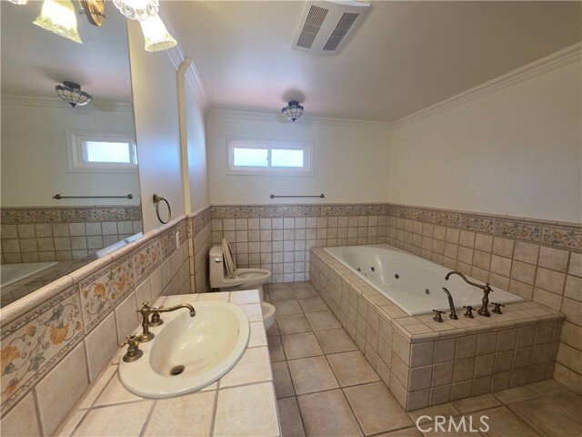 Building Photo - 12304 Louise Ave