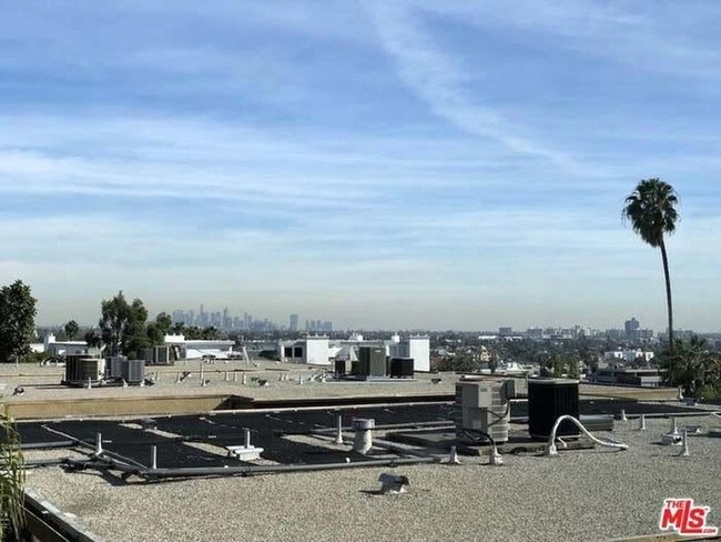 Building Photo - 970 Palm Ave