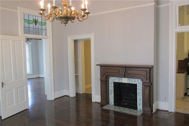 Building Photo - 800 San Antonio St