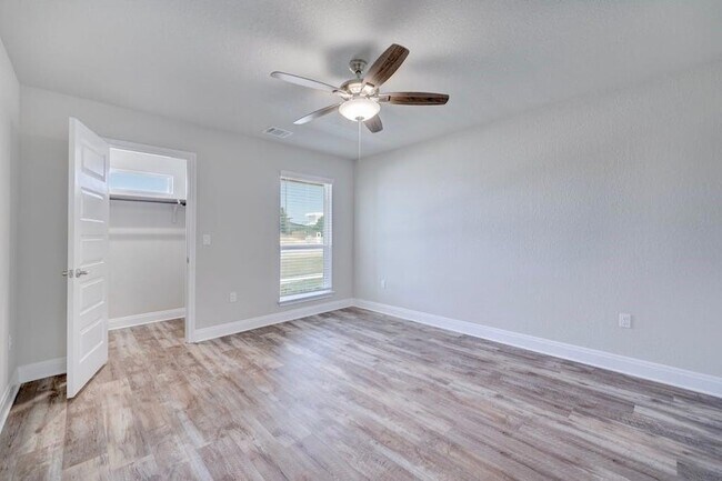 Building Photo - 2105 Valley Forge Cove