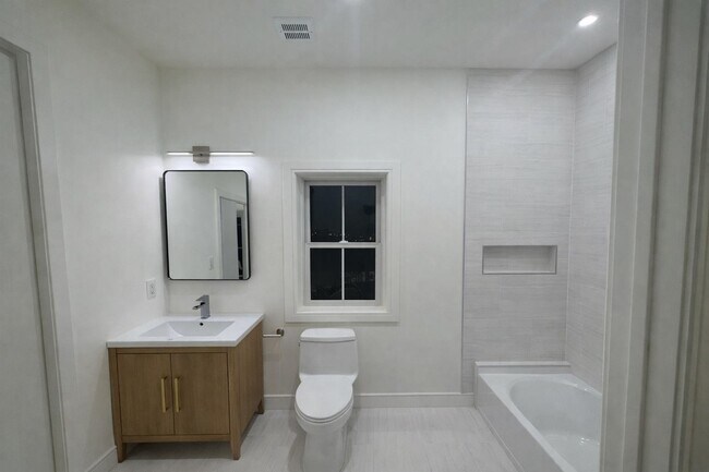 Building Photo - 92 E 27th St