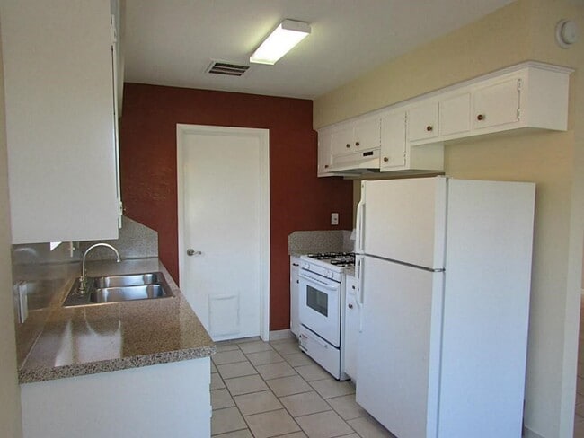 Building Photo - 1322 Kappa St