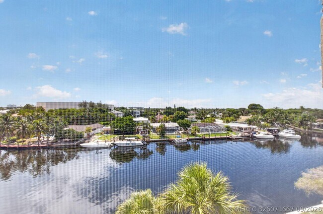 Building Photo - 13 Royal Palm Way