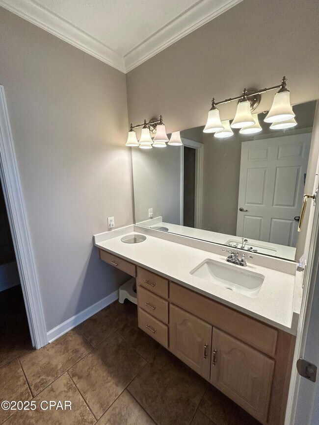 Building Photo - 2908 Country Club Dr