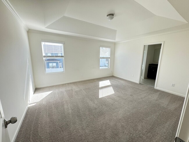 Building Photo - 3BD/2.5BTH Townhome - Belmont  self guided...