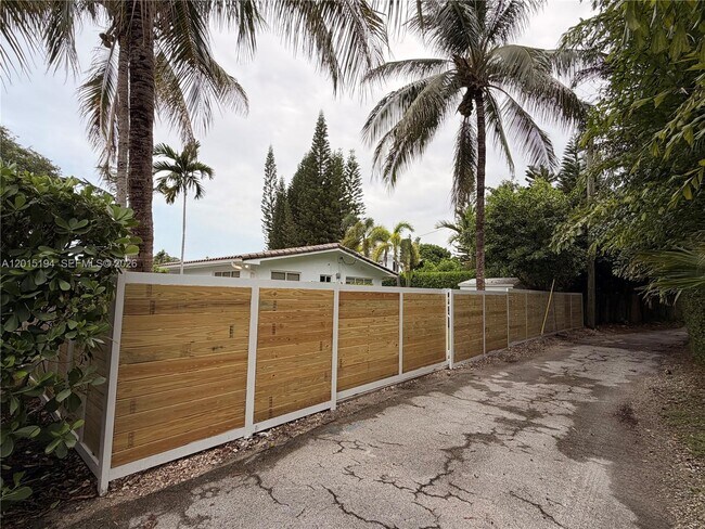 Building Photo - 11445 N Bayshore Dr