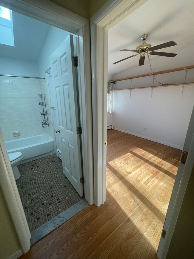 Building Photo - 4 Bed / 2 Bath Home Near Virginia Park | Flexible Lease Start Date