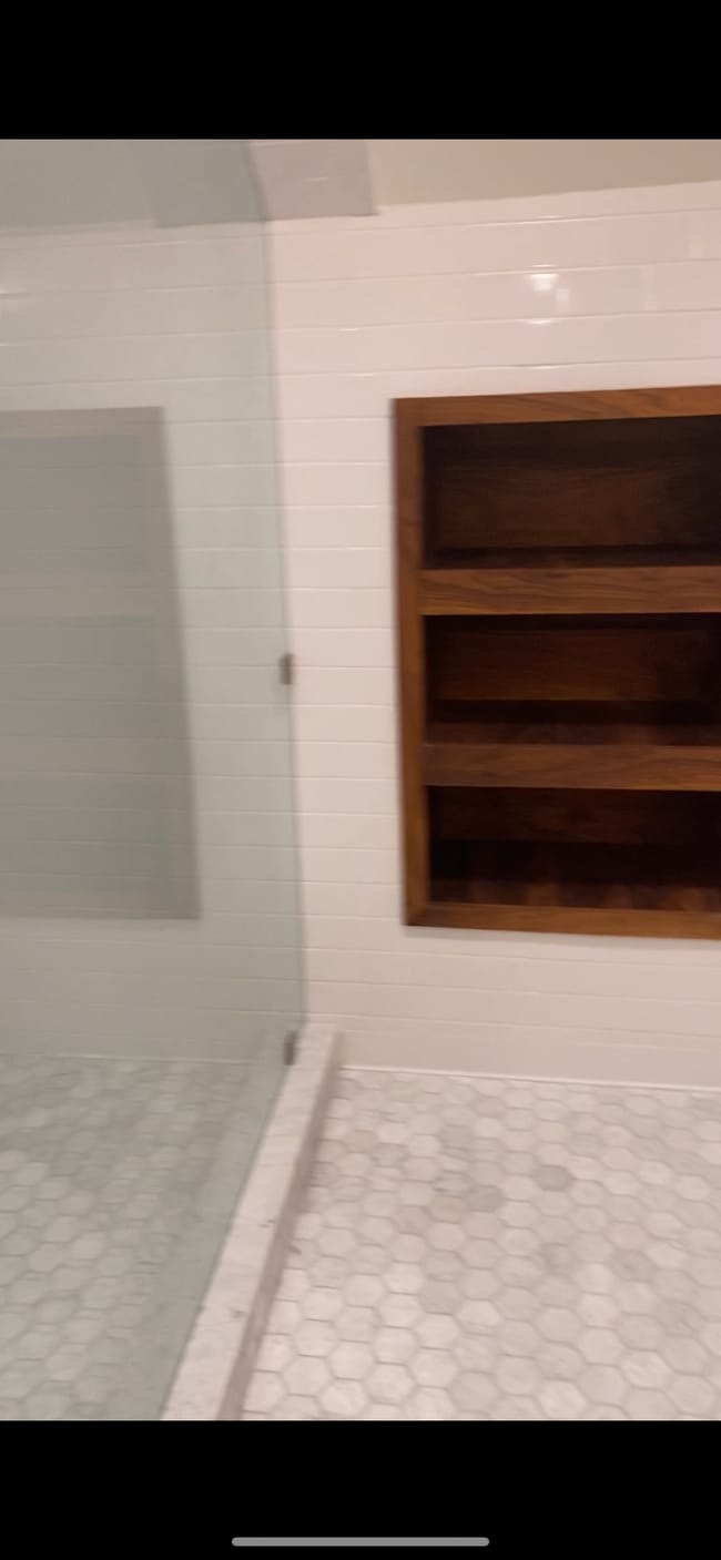 Building Photo - 346 King St