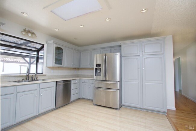 Building Photo - 201 (20300 Arnold)