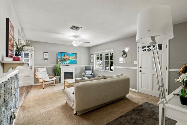 Building Photo - 1653 Peruvian Ln