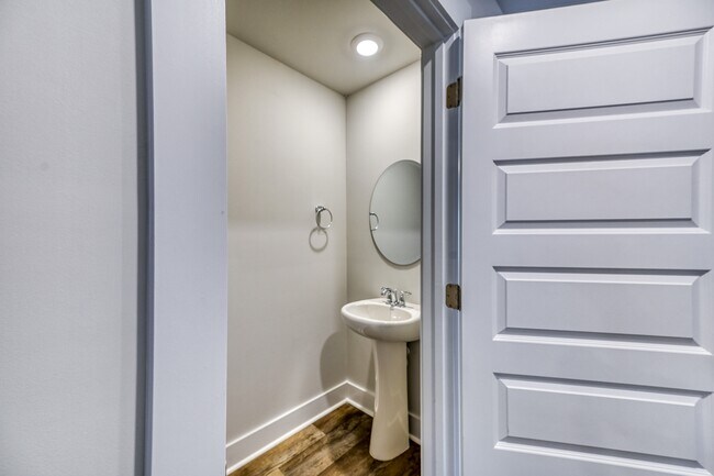 Building Photo - 103 S Grassland Rd