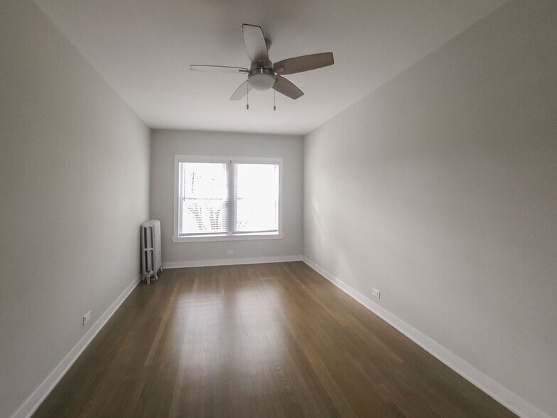 Building Photo - 5137 N Wolcott Ave
