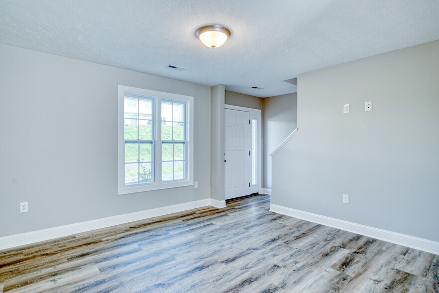 Building Photo - 150 Twisted Oak Dr NW