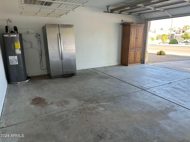 Building Photo - 4634 E Grovers Ave