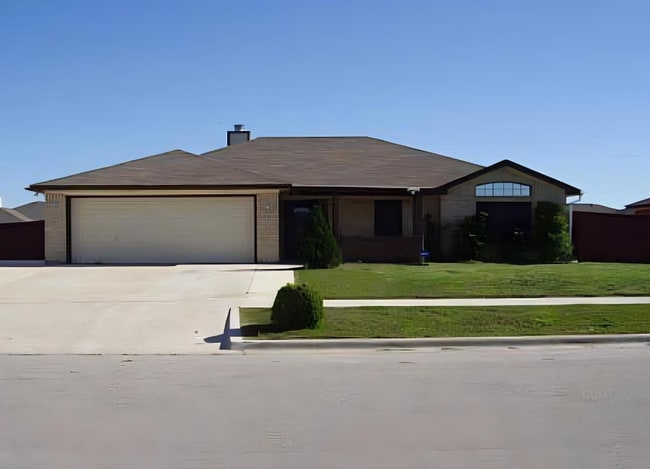 Primary Photo - 2801 Bigleaf Dr