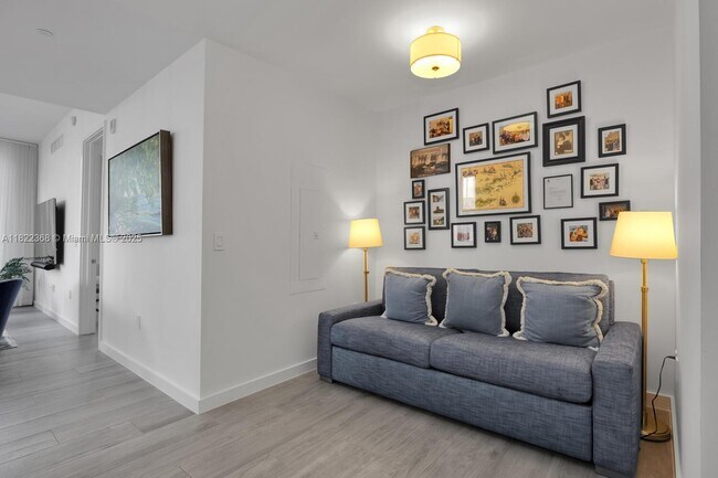 Building Photo - 2831 S Bayshore Dr