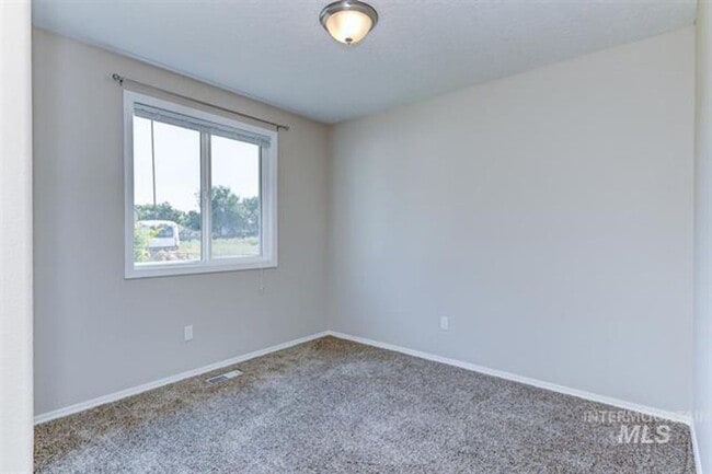 Building Photo - 4 Bedroom 2 Bath with RV Parking 2 Car Gar...