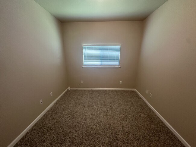 Building Photo - 553 Slippery Rock
