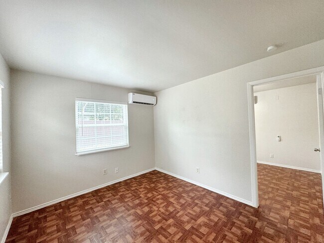 Building Photo - Quaint Apartment in Denver Heights