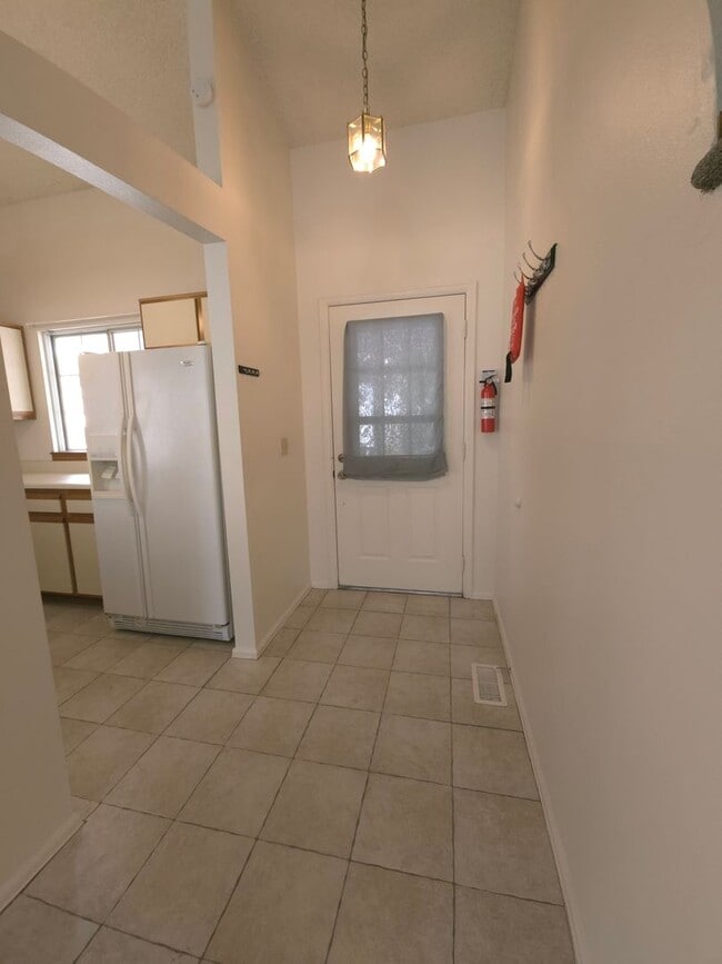 Building Photo - Spacious Tri-Level Home in Lafayette